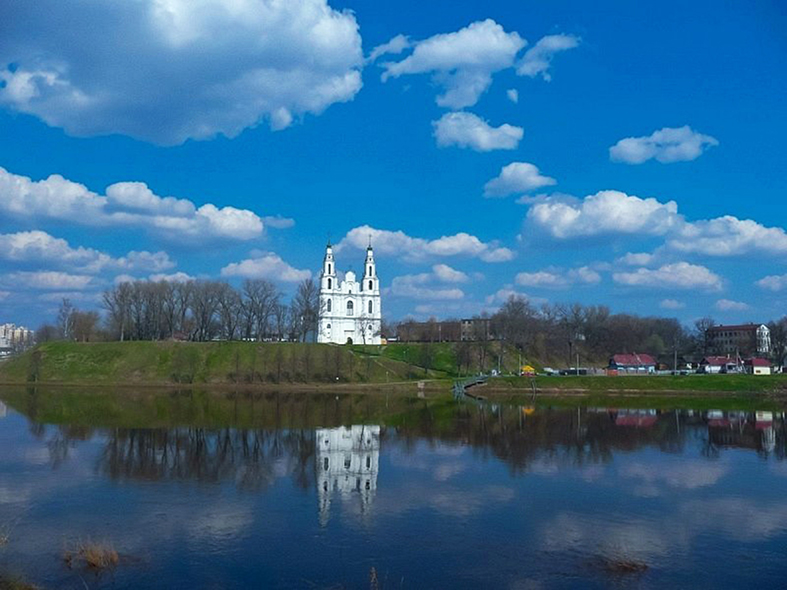 Собор в Полоцке на берегу реки