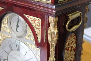 Гомельские таможенники изъяли часы XVIII века